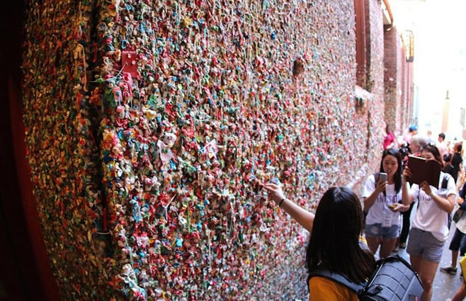 西雅图“口香糖之墙”吸引众多游客