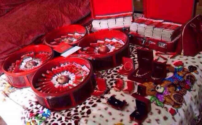 �����������飺���ϰ�288���ֽ� 600��֧Ʊ