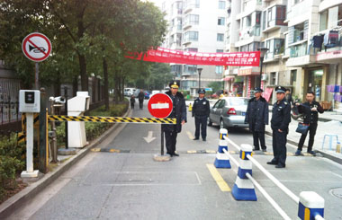 ������ִ ������ҵ��ͻȻ����ԽҰ��ײ��