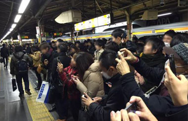 �ձ��˿�������ɱ Χ������Į����