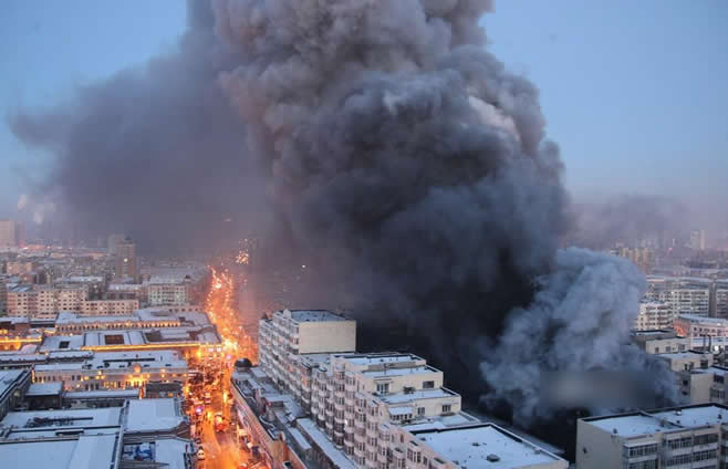 哈尔滨仓库大火导致塌方 3名消防员被埋牺牲