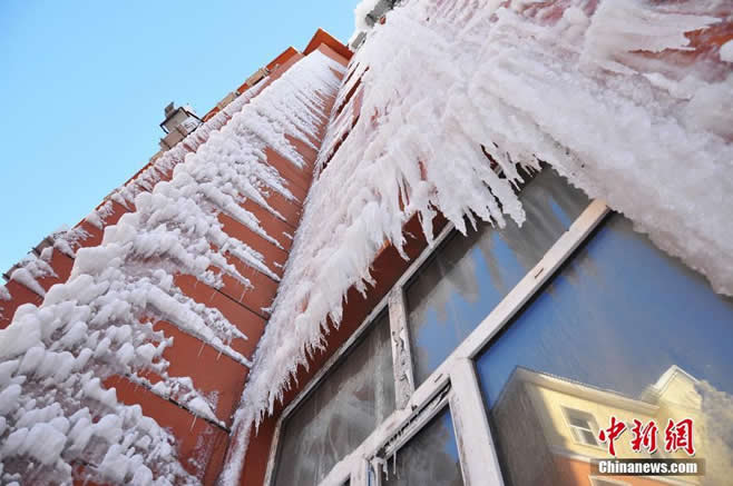 组图：内蒙古牙克石一酒店房屋漏水成冰挂