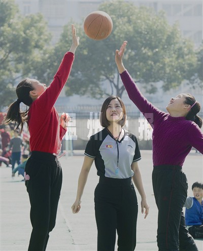 温州有了首位国家级篮球女裁判 如何刚柔并济