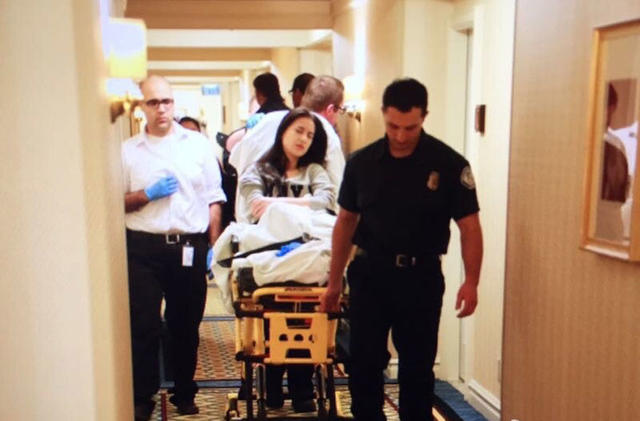 中国女星黄圣依奥斯卡红毯昏倒 被送医院救治