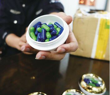 ���ӽ�K��αװ��Ů�Ի�ױƷ���ҿ�ݷ���