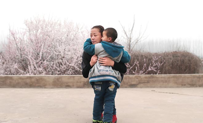 四川艾滋男童赴山西就学 学会发生冲突不咬人