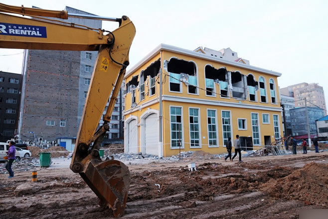 郑州城管局违建两楼仅2月 规划局勒令拆除