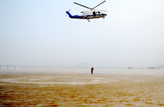 温州应急救援跨入海陆空模式 直升机演练空中营救