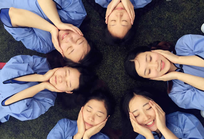 重庆大学生拍“民国风”毕业照记录校园生活