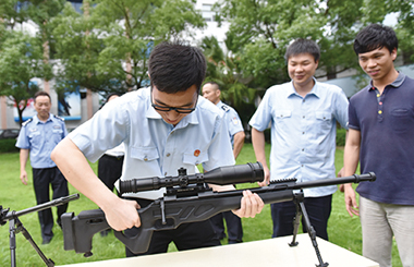 ��Ѿѻ�ǹ��ֵ25��Ԫ �����ɻ��а����⼦��