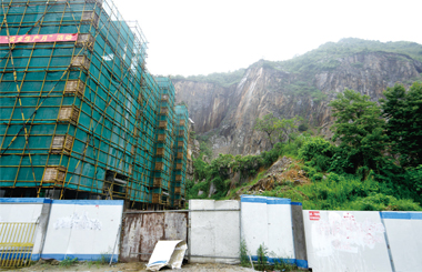 ţɽ��·����ɽ�廬�� ɽ����һƬ��������