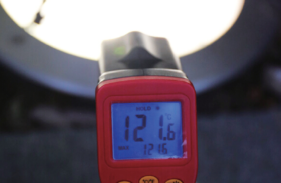 ������԰�㳡�صƵ����ж��̣���ߴ�121.6��