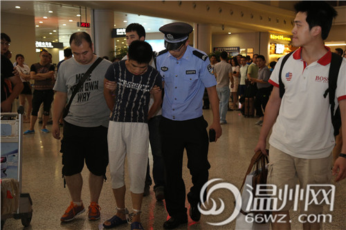 三男子持刀刺伤盘查协警 温州警方公布案件细节