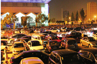 ����ͣ�����͹㳡·�� ���𿪷�90�����³�λ