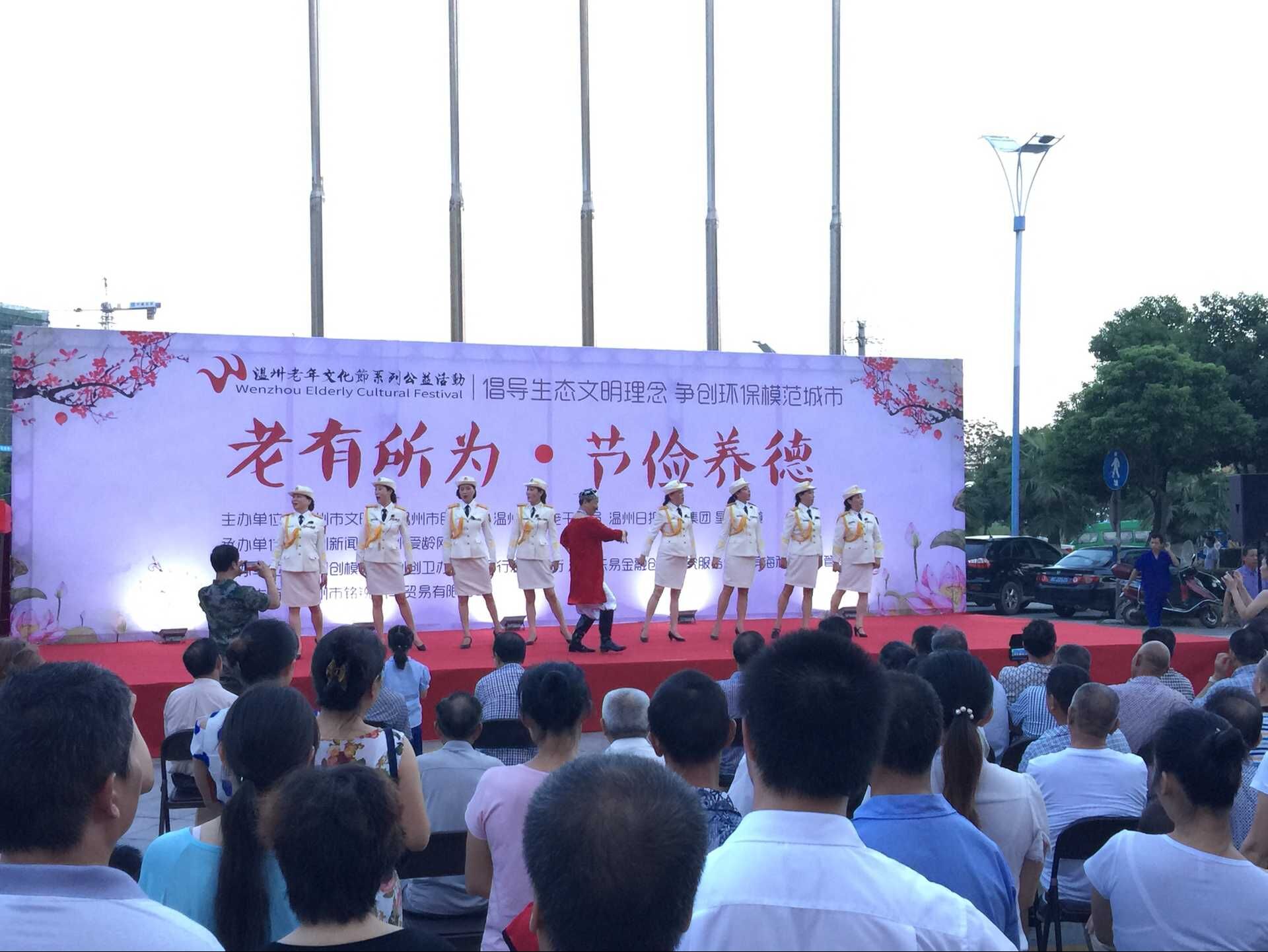 《海岛女民兵》,男声独唱《我爱你中国》,女声小组唱《等待出航,阿拉