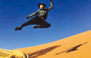 ��Ӱʦ������������ ������װ��Ա��ǹ�Ѳ�