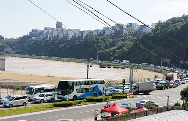 ��8ǧ����ʻ�붴ͷ �������˱����ڳ�����
