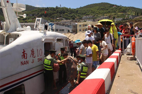 台风“苏迪罗”逼近 南麂岛撤离1700余名游客