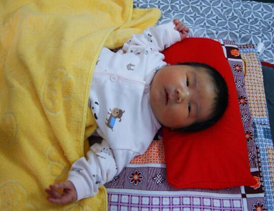 �ӱ��и�����12.4���ؾ�Ӥ ͷ��Ũ���缸�´�