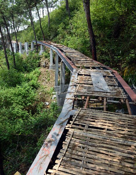 杨府山200米观光栈道正加紧施工