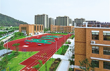 ��������һ����У԰Ͷ�� ���ż�����ȥ��һ��