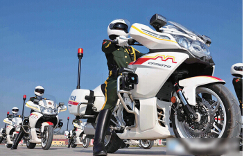 ���������족��ҫ�ı�ʽ ���Ħ�г���������