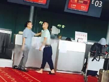 陈冠希机场制止插队引冲突 警方:调解后离开