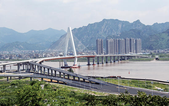 瓯北大桥连接永嘉三江街道与江北街道两地,预计近期正式通车.