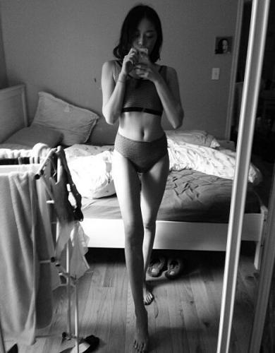 豆瓣女神<em>蕾丝短裤</em>秀大长腿 看呆了一旁的球迷