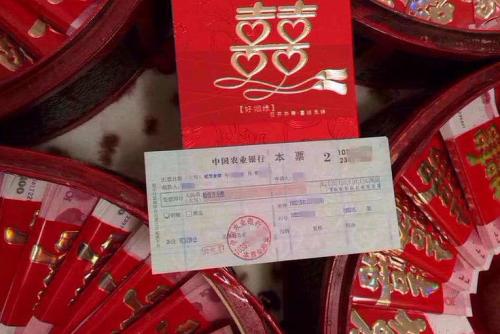 现场摆着288万巨额现金,还有一张600万银行本票