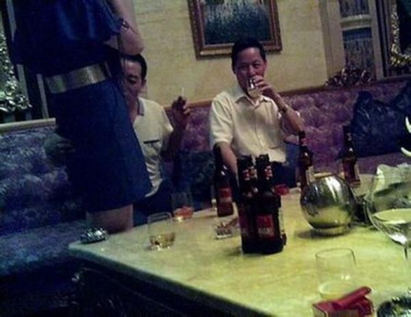 福建一房管局官员被曝不雅照 回应:党委书记设局