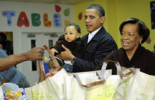 图:奥巴马感恩节前秀亲民形象,感恩节 图片说明