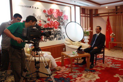 中驻泰大使畅谈汉语教师志愿者项目赞意义重大