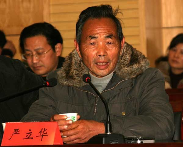 首页 新闻中心 滚动新闻 正文    刚到小岗时,沈浩看到严立坤身体不好
