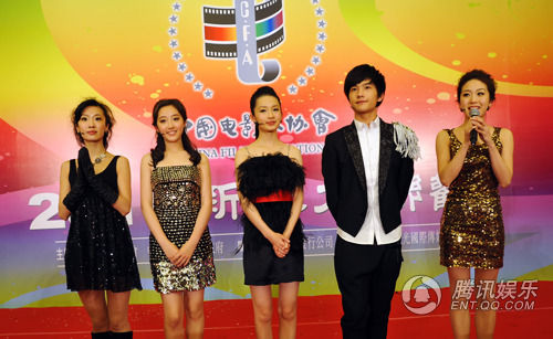 电影人欢度新春新60红楼62年轻演员惹关注