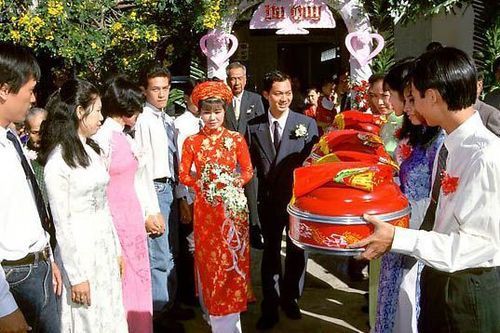 越南婚俗令人不解 女方结婚前夜需会旧情人