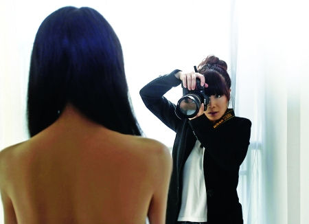 80后<em>女摄影</em>师拍<em>人体</em>写真惊吓路人尖叫(图),<em>人体</em>
