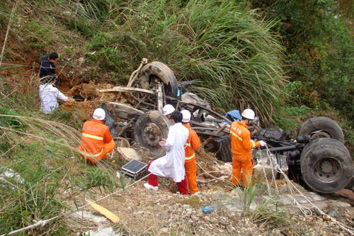 104国道福建福鼎路段发生车祸7人死亡