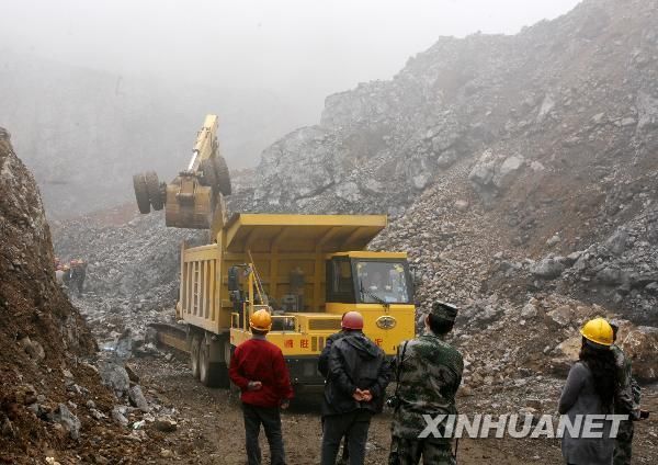 峨眉山采石场垮塌事故已找到两名遇难者遗体图