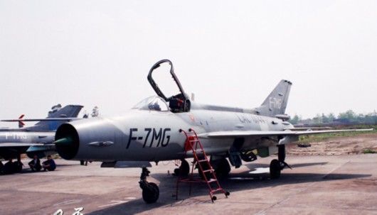 尼日利亚向中国购买15架歼-7及30枚空空导弹