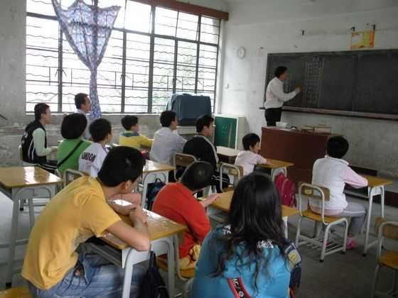 中意人寿公益志愿者关爱弱势儿童(组图),中意人