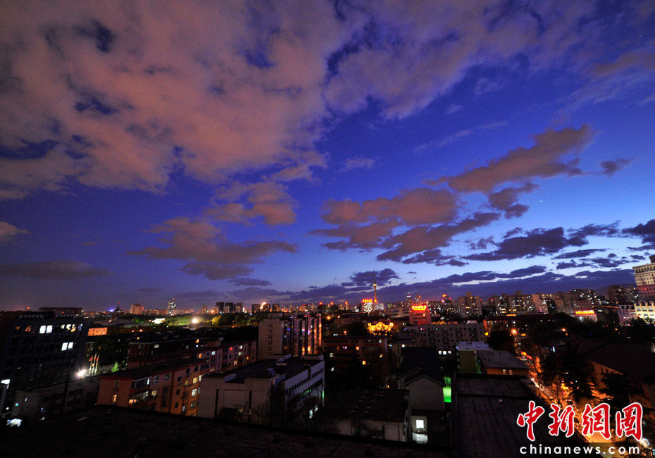 立夏北京夜 雨过天晴彤云密布(高清组图)