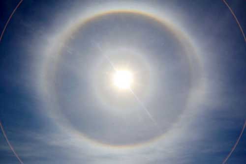 海口上空出现日晕天象奇观