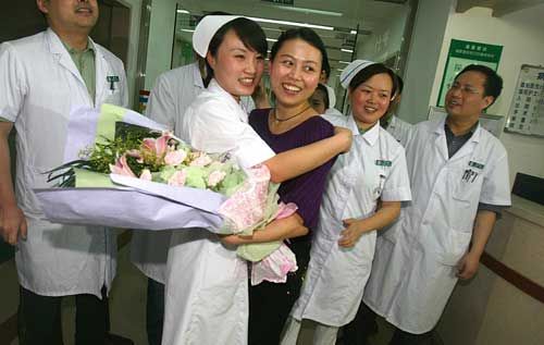 武汉女护士给孩子断奶 暴食增肥 义捐救命骨髓