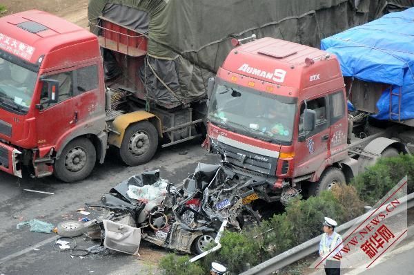 甘肃发生一起交通事故8人死亡