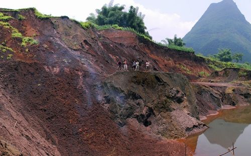 "锰都"危局:一座座翠峰正在消失,锰矿 国土资源厅 广西 滚动新闻