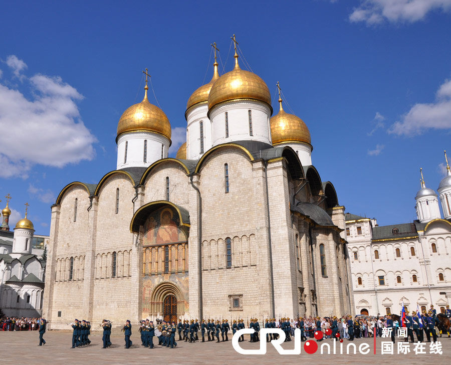 俄罗斯总统警卫团仪仗队表演再次同游客见面