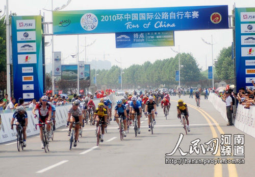 首届环中国国际公路自行车赛第三赛段抵达河南