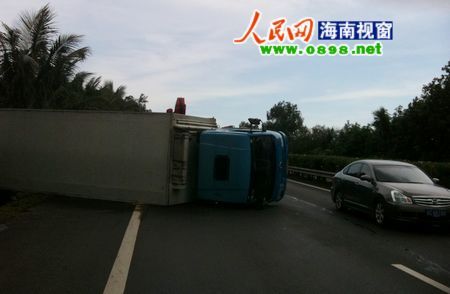 箱式救援车_车没电了叫救援多少钱_车陷泥里救援电话多少