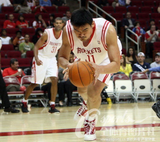 姚明复出后首次得分上双+火箭主场34分血洗步行